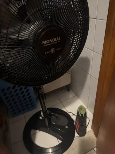 Ventilado mondial de pé