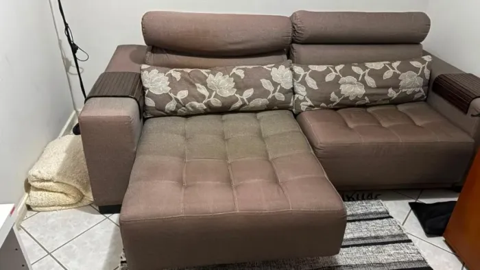 SOFÁ RETRATIL SEMINOVO - EM ÓTIMO ESTADO