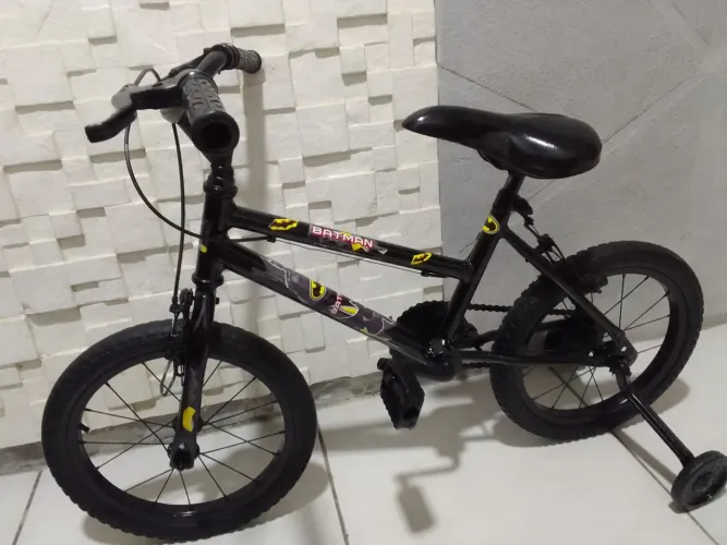 Bicicleta infantil aro 16 com as rodinhas