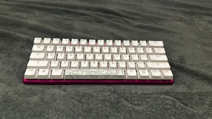 Teclado Gamer HyperX Alloy FPS / Origins 60% Rosa e Branco