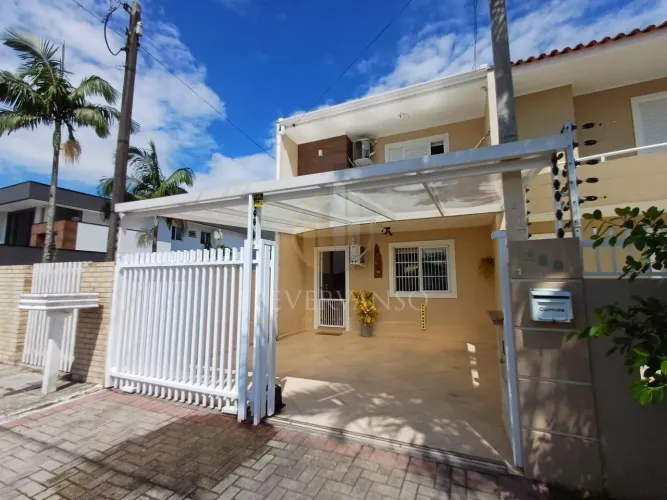 Sobrado à Venda em Condomínio em Centro - Guaratuba, PR
