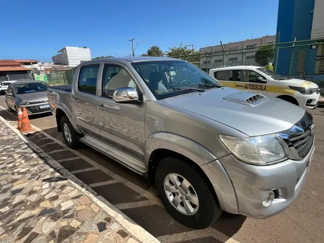 Toyota Hilux CD SRV D4-d 4X4 3.0 TDI Diesel AUT 2015
