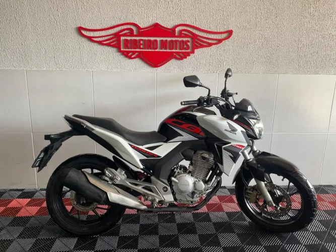 Twister 250 2019 Entrada R$ 10.000 + promissórias 