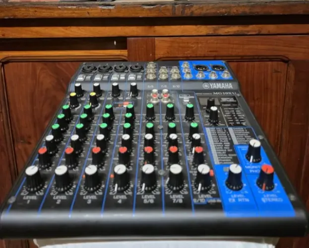 Mesa de som Yamaha MG10-XU - 1.000