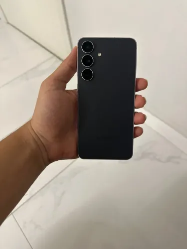 Samsung S 25 F e