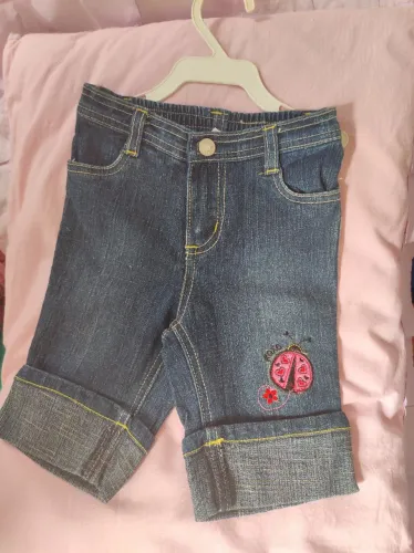 Calça jeans com bordados 