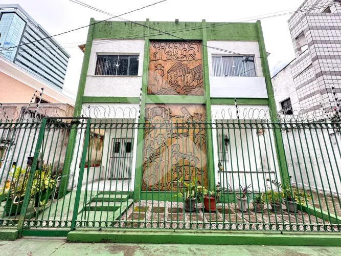Casa comercial para locação em localização estratégica!