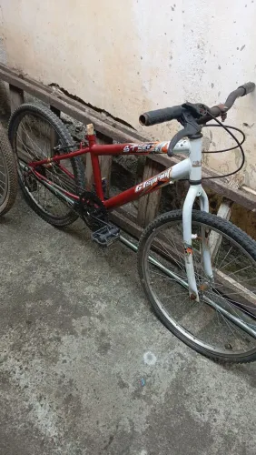 Vendo duas bikes usadas para reparos