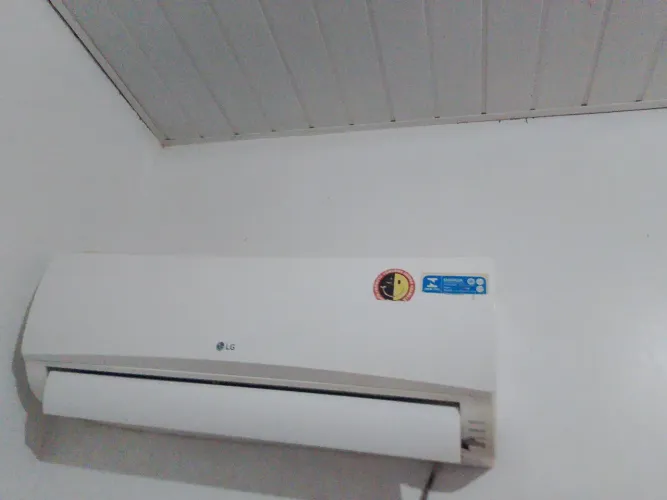 Vendo essa central de ar de 12 BTU 800 reais vai lavada, e 1.110 estalada
