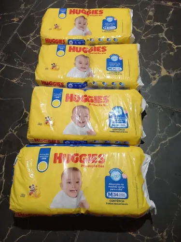 Vendo Fraldas Huggies Tamanho M pra retirada ñ faço entrega menor preço 