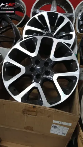 Jogo roda jeep Aro 5x110 Preta brilhante diamantada e Semi nova!
