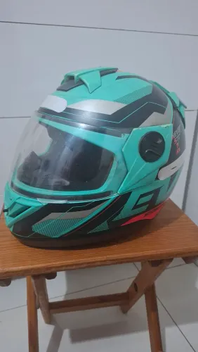 Capacete verde tamanho 58