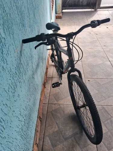Bicicleta aro 24 com pequenos defeitos 