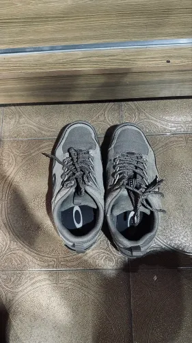 Tênis e sapatos originais