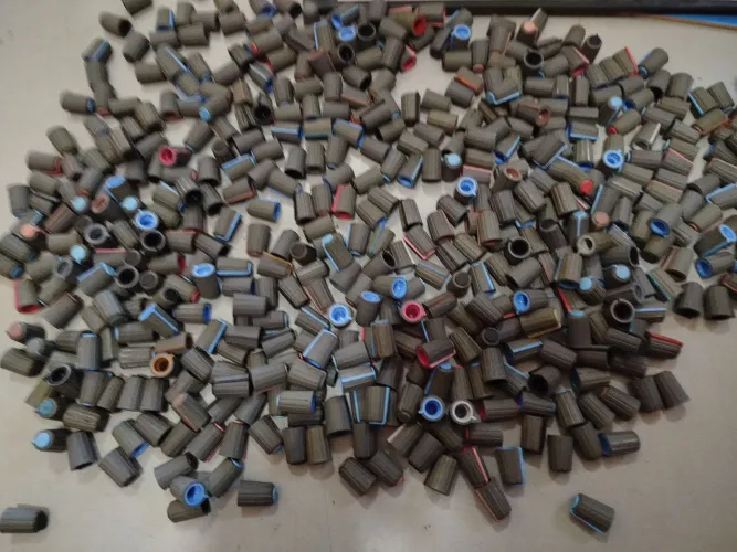 (LOTE C/965 KNOBS DIVERSOS SEMI-NOVOS P/MESA DE SOM)