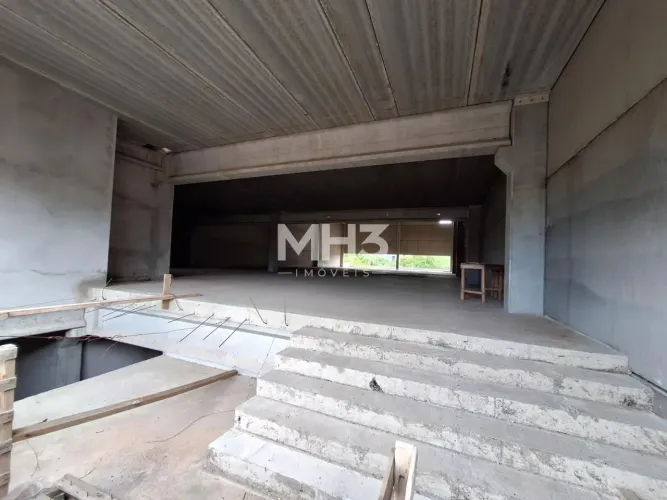 Galpão à venda em fase final de construção (concreto pré-moldado) at. 1.500m², ac.2.500m²