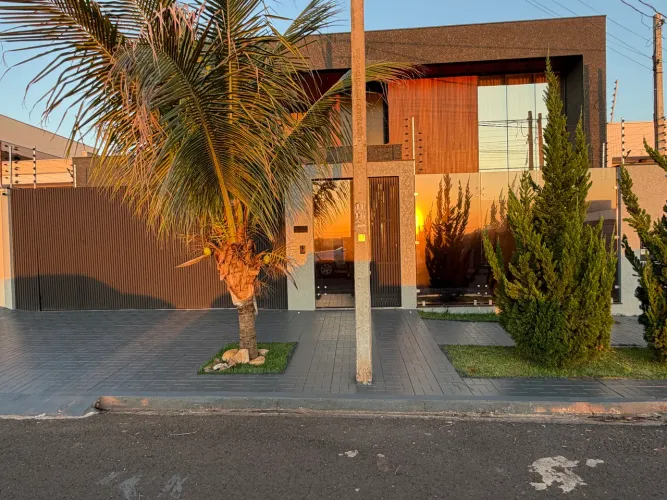 Casa de Alto Padrão no JD Munique | 3 Dorms | 2 Suítes | Piscina | Fotovoltaica