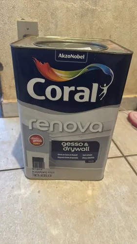 Lata de tinta fechada