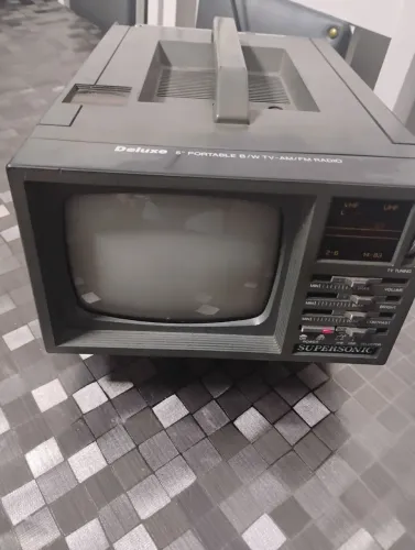 Tv 5' com Rádio vintage