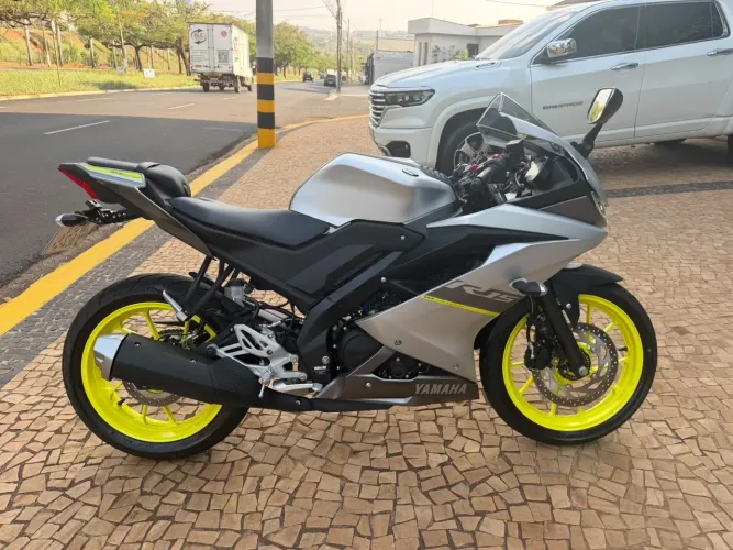 YAMAHA R 15