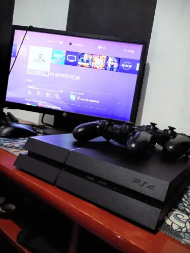 PS4 com 408,5 GB apagando os jogos que tem baixado nele volta a memória normal