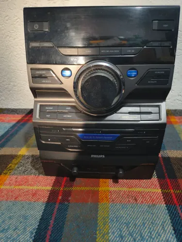 Vendo som Philips 3x1 modelo fwm673x/78, usado, sem as caixas e precisa limpeza e reparo.