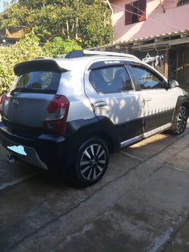 Toyota Etios Cross 1.5 Flex 16V 5P Mec. 2015