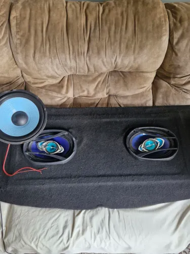Vende-se tampão+ alto falante 6x9 hurricane + alto falante subwoofer panasonic.