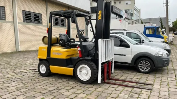 Empilhadeira Yale GTP50 2005 GLP