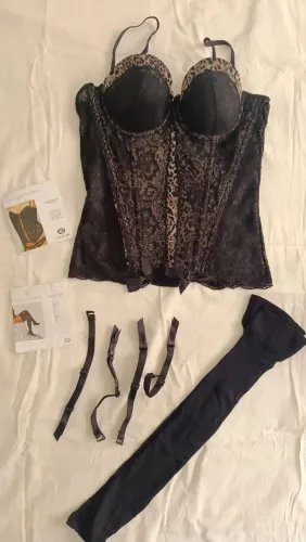 Corpete Preto com detalhe Animal Print - Sensual e Elegante 