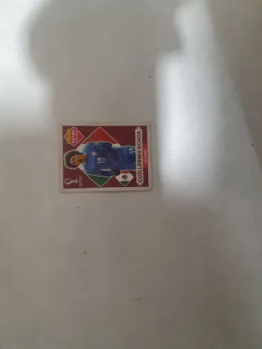 Cartinha legend do jogador Guillermo Ochoa da copa de 2022 muito rara hoje em dia 