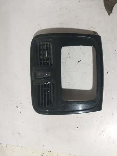 Moldura com difusor ar Sandero Logan 2016