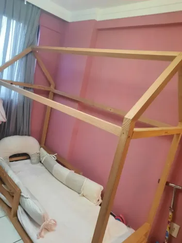 Cama montessoriana com colchão de solteiro