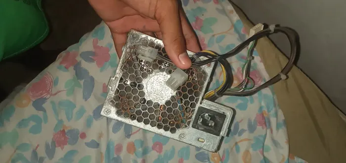 Fonte da hp usada é funcionando pra pc de escritório