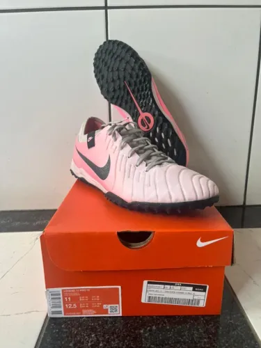Chuteira Society Nike Tiempo 10 Pro Society Rosa (Tam 43)