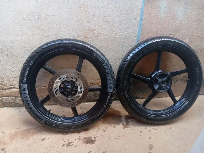 Rodão Yamaha, completo com pneu, vem nele.