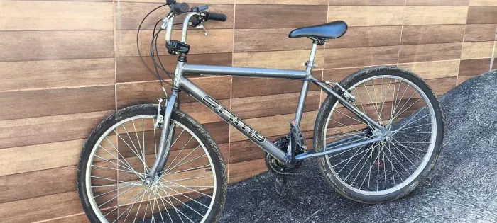 Bicicleta aro 26 samy novinha pneus novos marcha nova freios novos só andar
