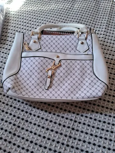 Por. 100. -  Bolsa feminina 