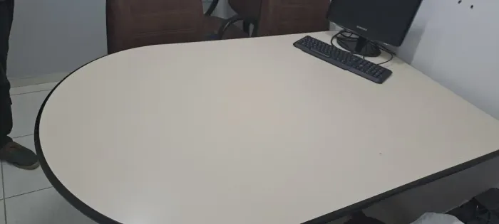 Mesa Escritório semi-redonda!