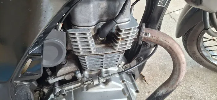 Moto pitada as carenagens só detalhes pra fazer besta mesmo