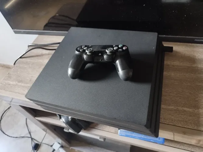 Ps4 pro com controle original do pro