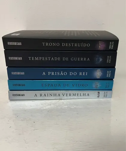 BOX RAINHA VERMELHA, perfeito estado!!!!