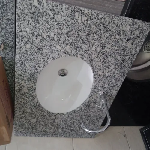 Pia granito cinza, cuba Deca e torneira docol sem uso 55 x 85 cm 