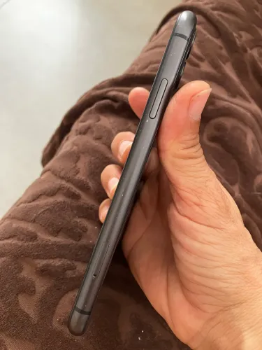 IPhone 11 128g semi novo com caixa, nota, e cabo.
