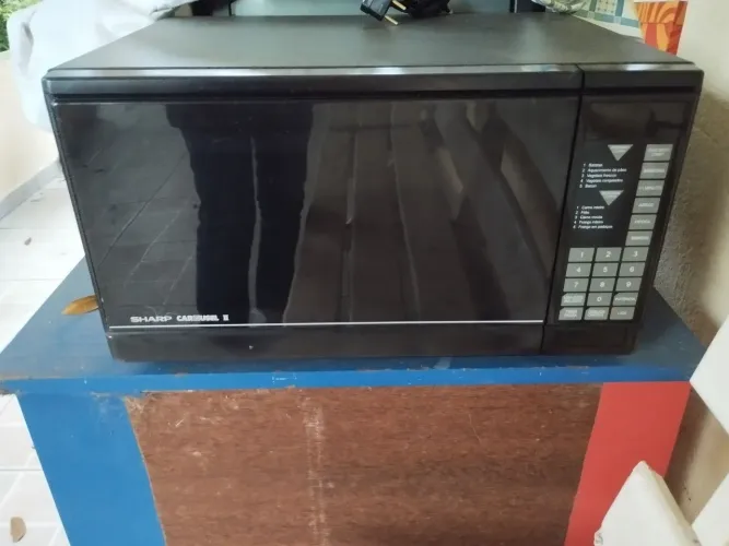 Microondas Sharp em perfeito estado