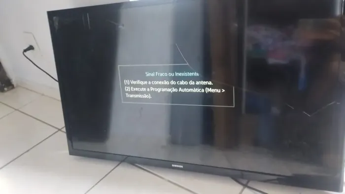 Vendo tv para retirar peças 