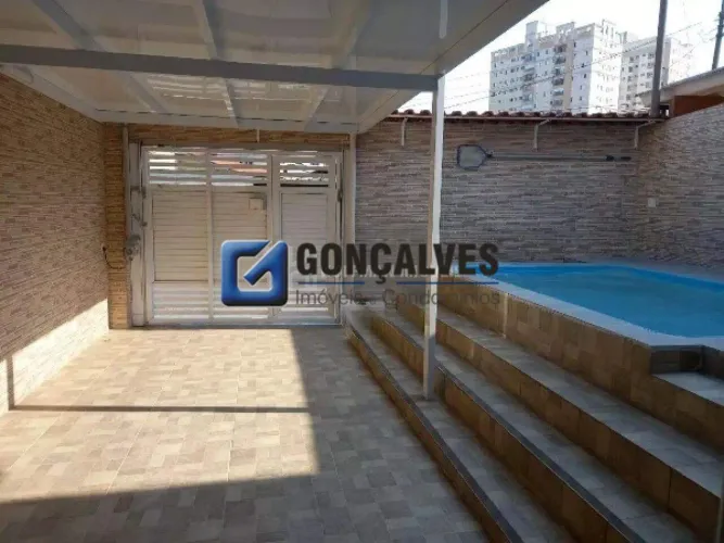 Casa à venda no Bairro Olímpico (São Caetano do Sul) com 2 quartos, suíte, piscina e espaç