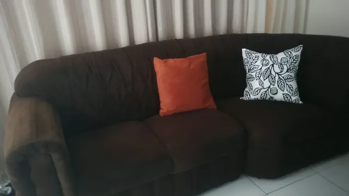 Sofá seminovo em ótimo estado- Confortável e conservado!