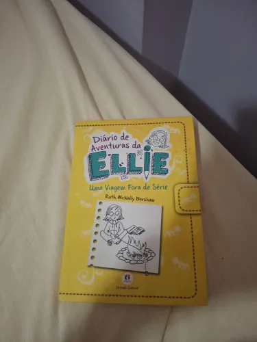 Livro Diário de Aventuras da Ellie capa amarela