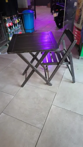 Mesas e cadeiras vende se